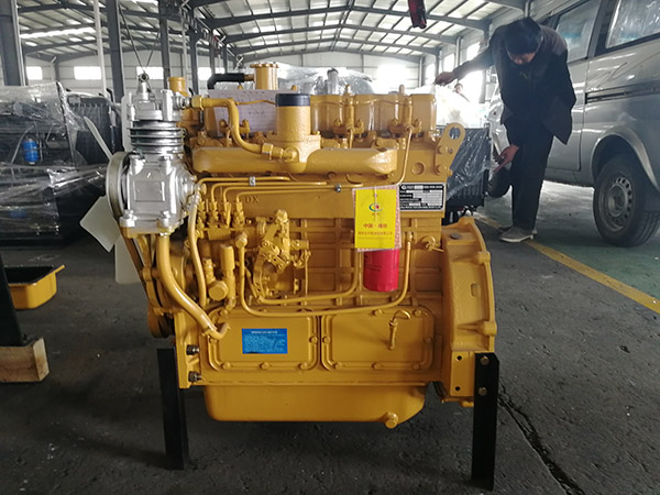 4102柴油機(jī).jpg