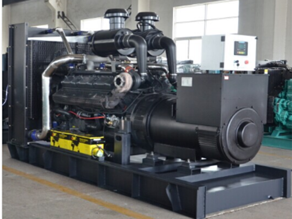 上柴700KW發(fā)電機(jī)組